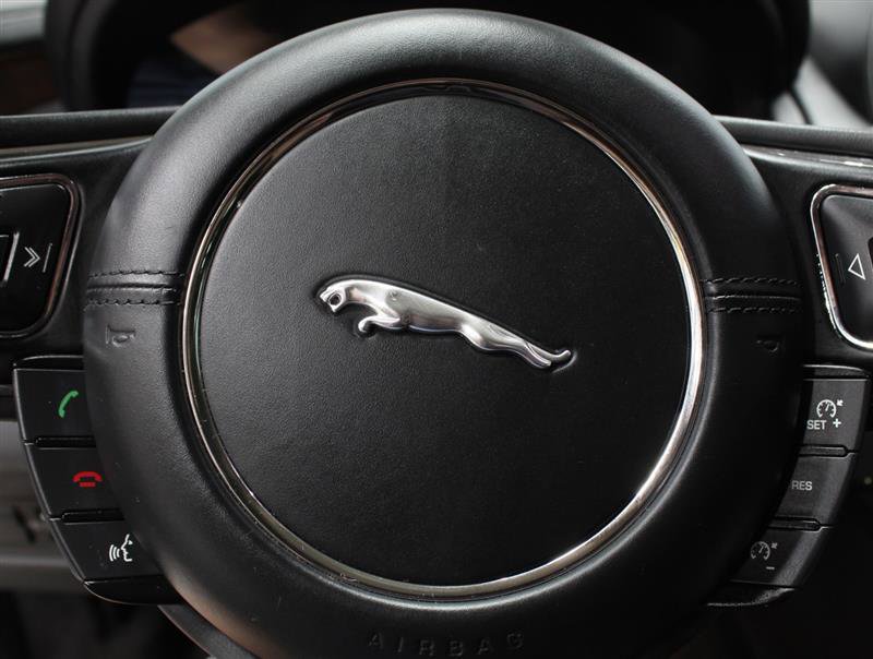 Used 2016 Jaguar XJ L Portfolio RWD image 12