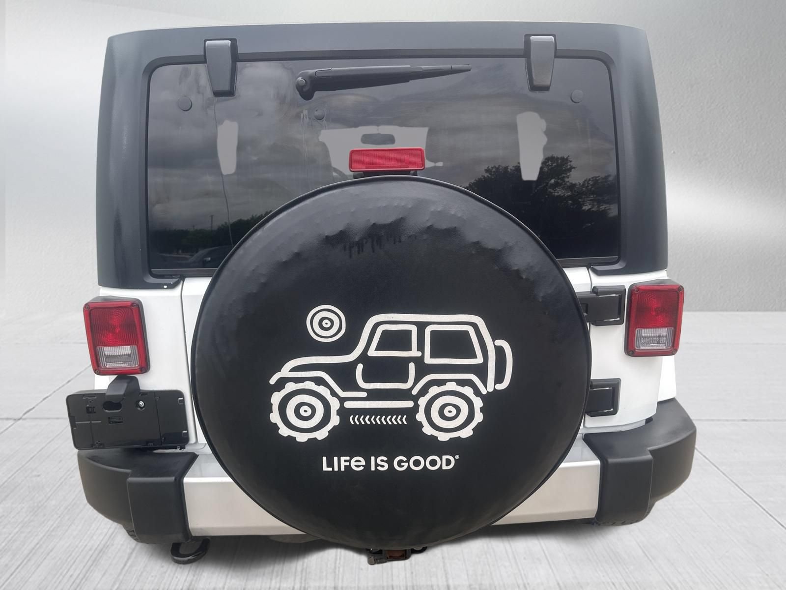 Used 2013 Jeep Wrangler Unlimited Sahara AWD/4WD image 7