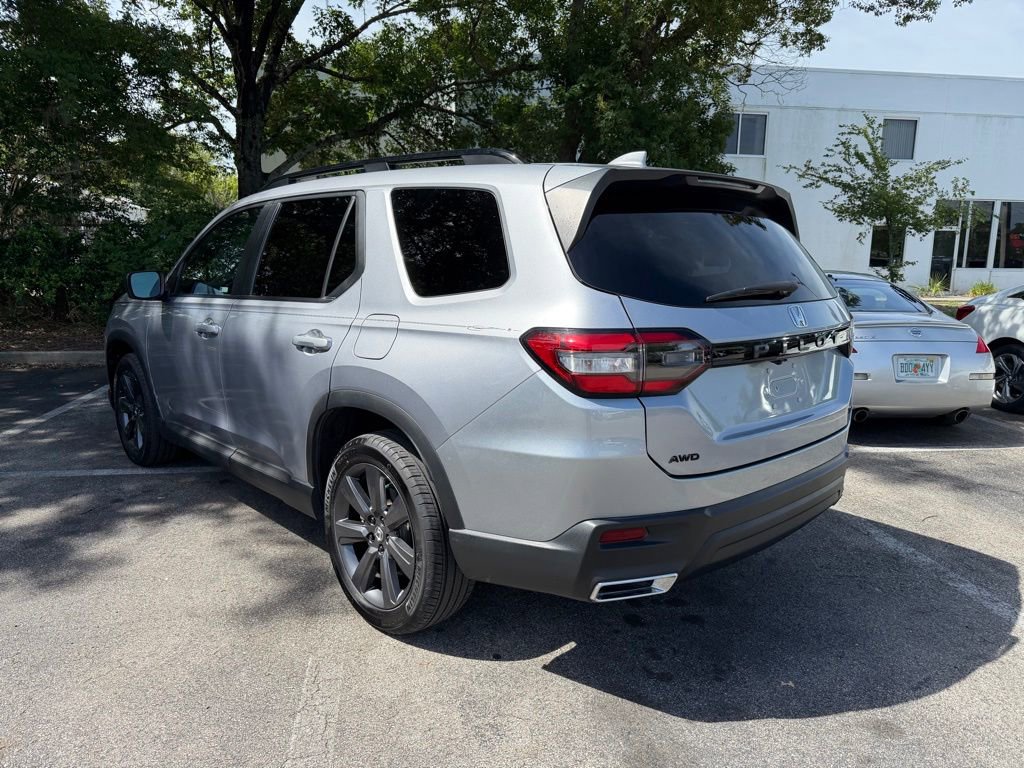 Certified 2024 Honda Pilot Sport image 4