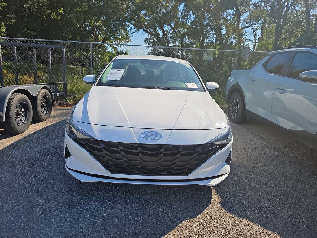 Used 2022 Hyundai Elantra Blue FWD image 2