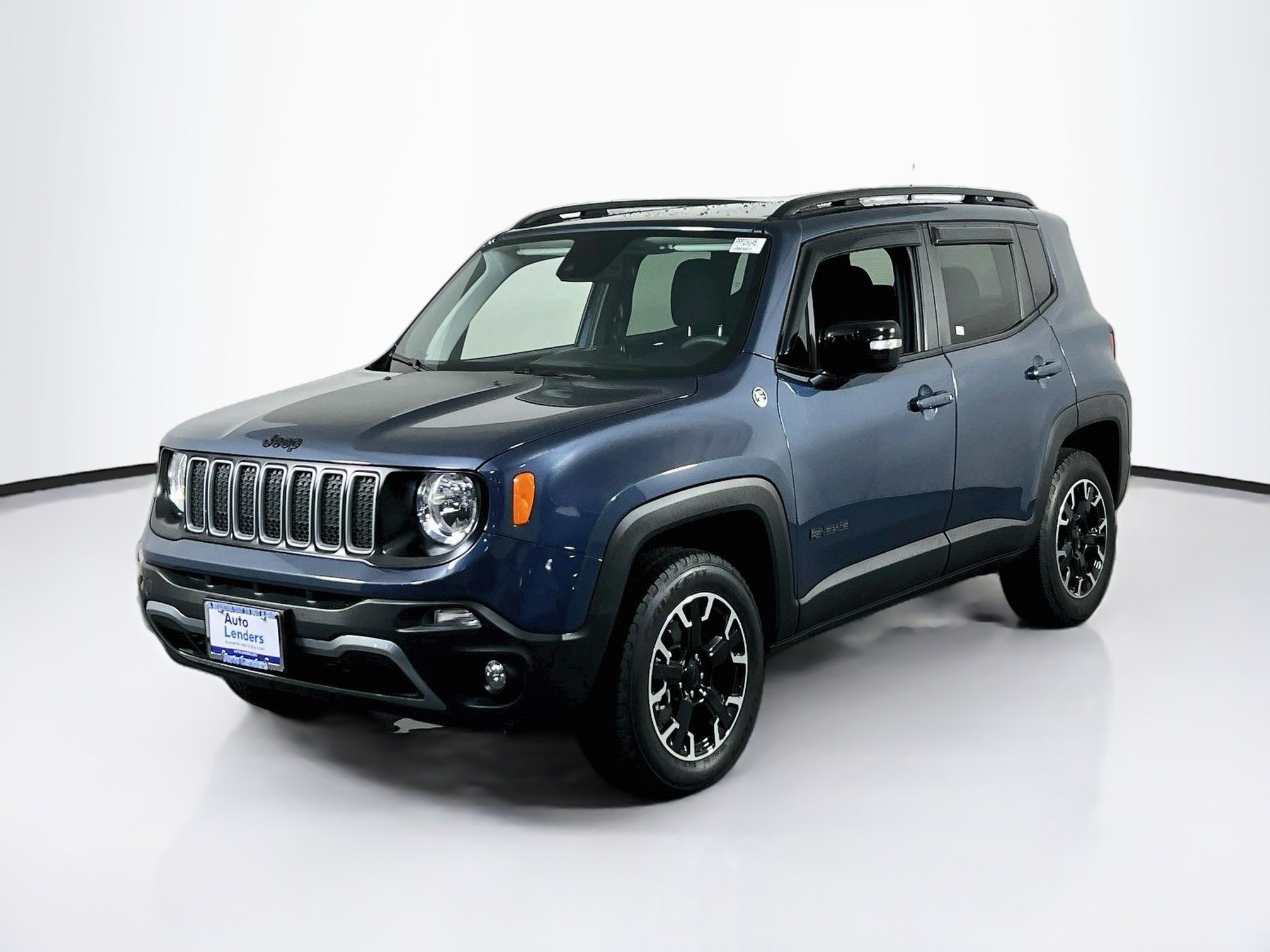 Used 2023 Jeep Renegade Latitude w/ Sun/Sound Group AWD/4WD image 1