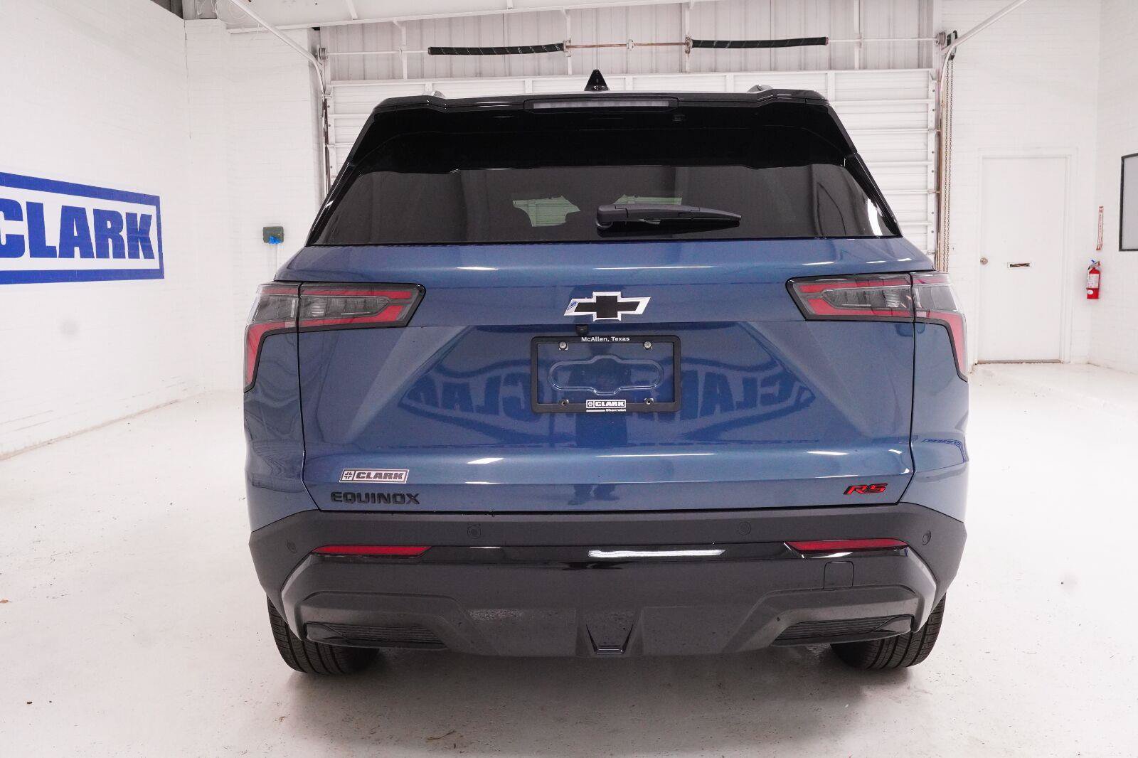 New 2027 Chevrolet Equinox RS w/ LPO, Floor Liner Package FWD image 30