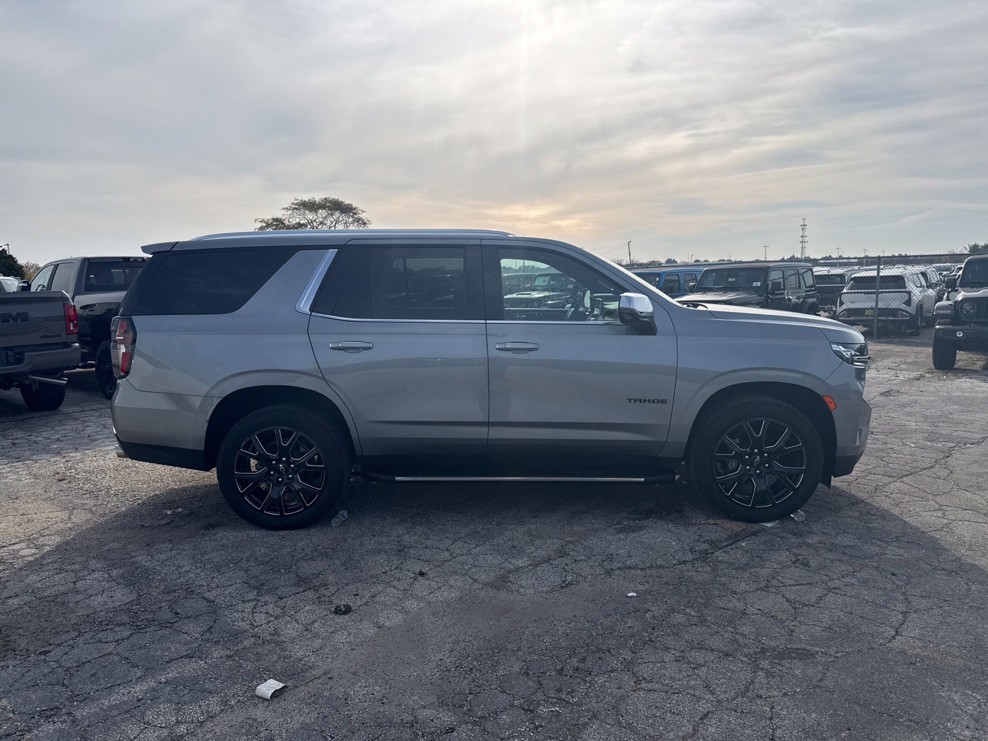 Used 2023 Chevrolet Tahoe Premier w/ Premium Package AWD/4WD image 5
