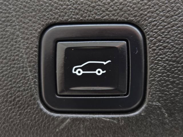 Used 2022 GMC Yukon SLT w/ SLT Premium Package image 12