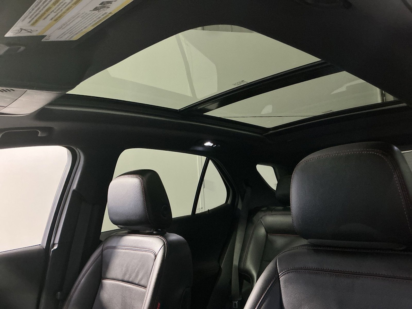 Used 2022 Chevrolet Equinox RS w/ RS Leather Package image 32