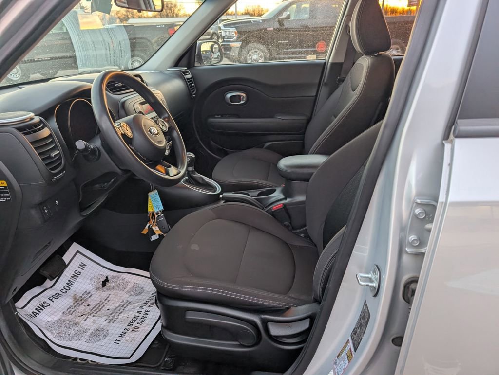 Used 2016 Kia Soul Base image 13