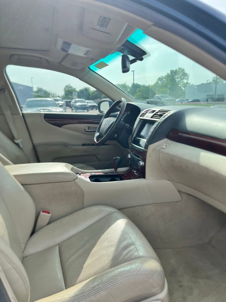 Used 2012 Lexus LS 460 AWD w/ Comfort Pkg image 10