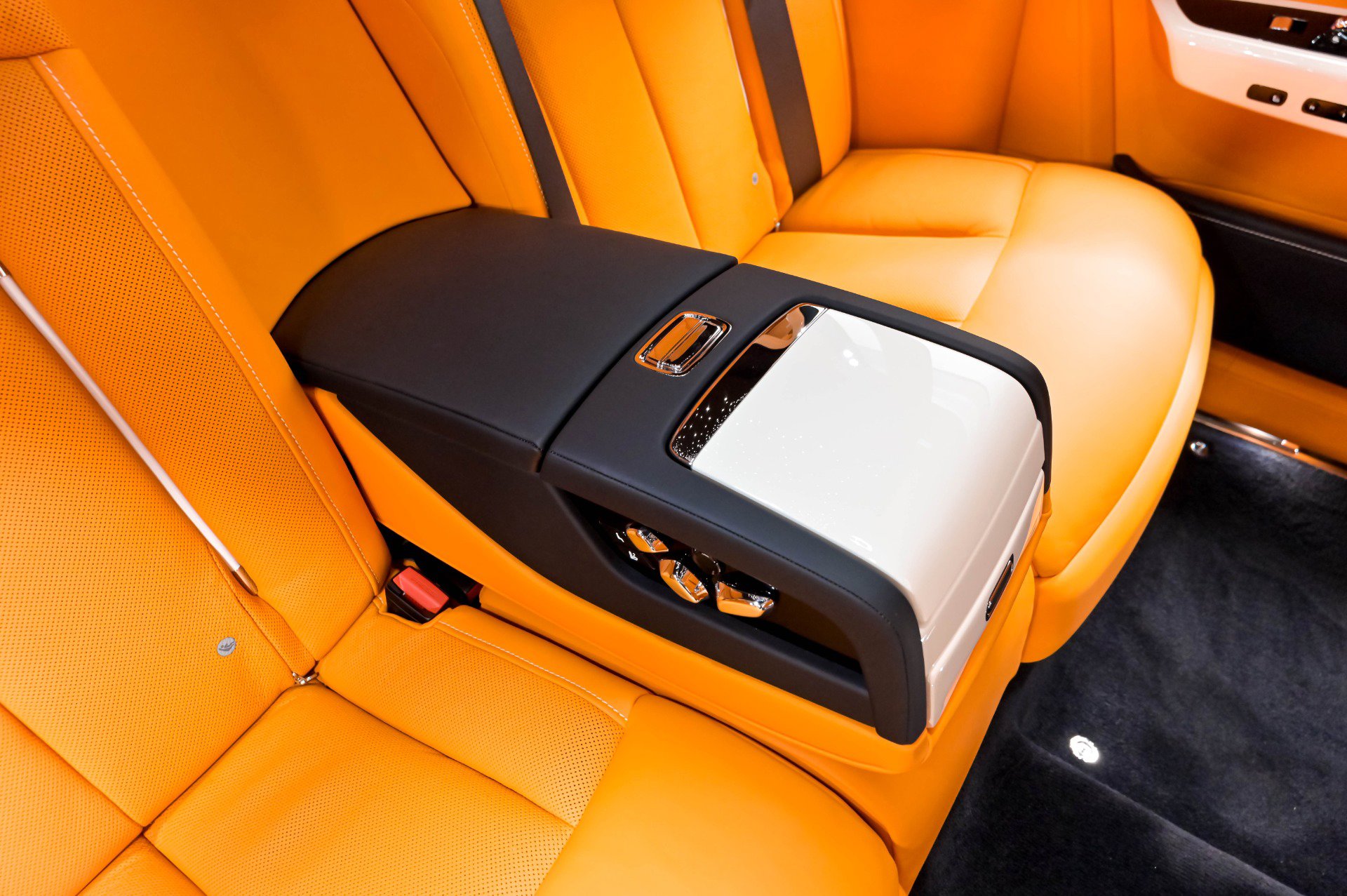 Used 2022 Rolls-Royce Phantom Sedan w/ The Phantom Package RWD image 35