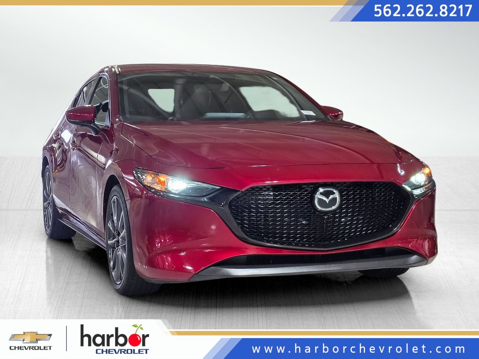 Used 2020 MAZDA MAZDA3 Hatchback w/ Preferred Package FWD image 1