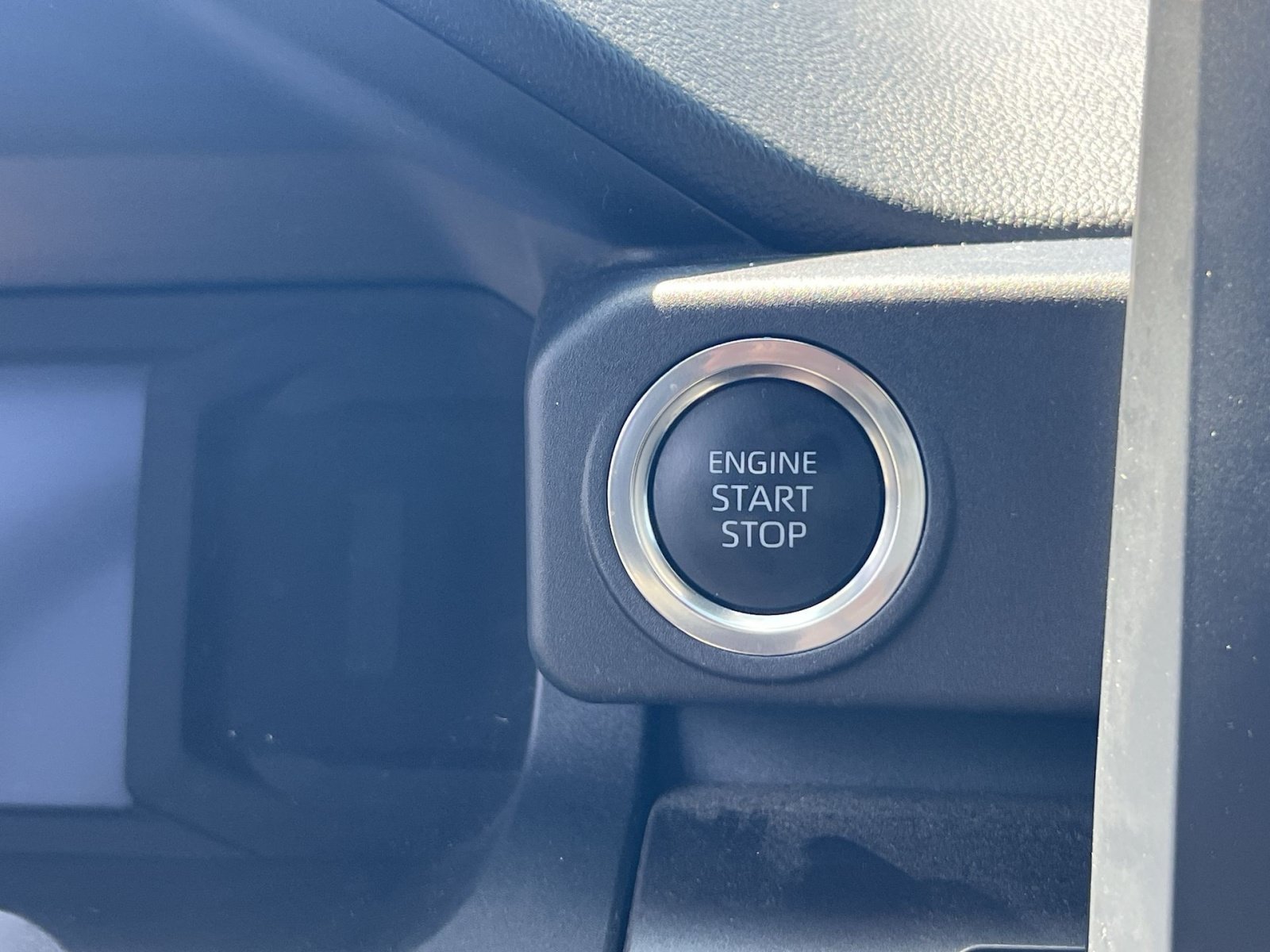 Used 2025 Toyota 4Runner SR5 AWD/4WD image 28