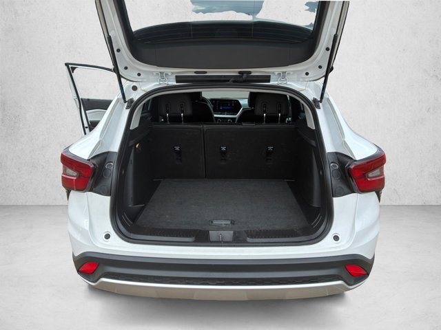 Used 2025 Chevrolet Trax LT FWD image 6