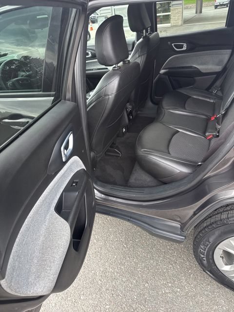 Used 2024 Jeep Compass Latitude AWD/4WD image 20