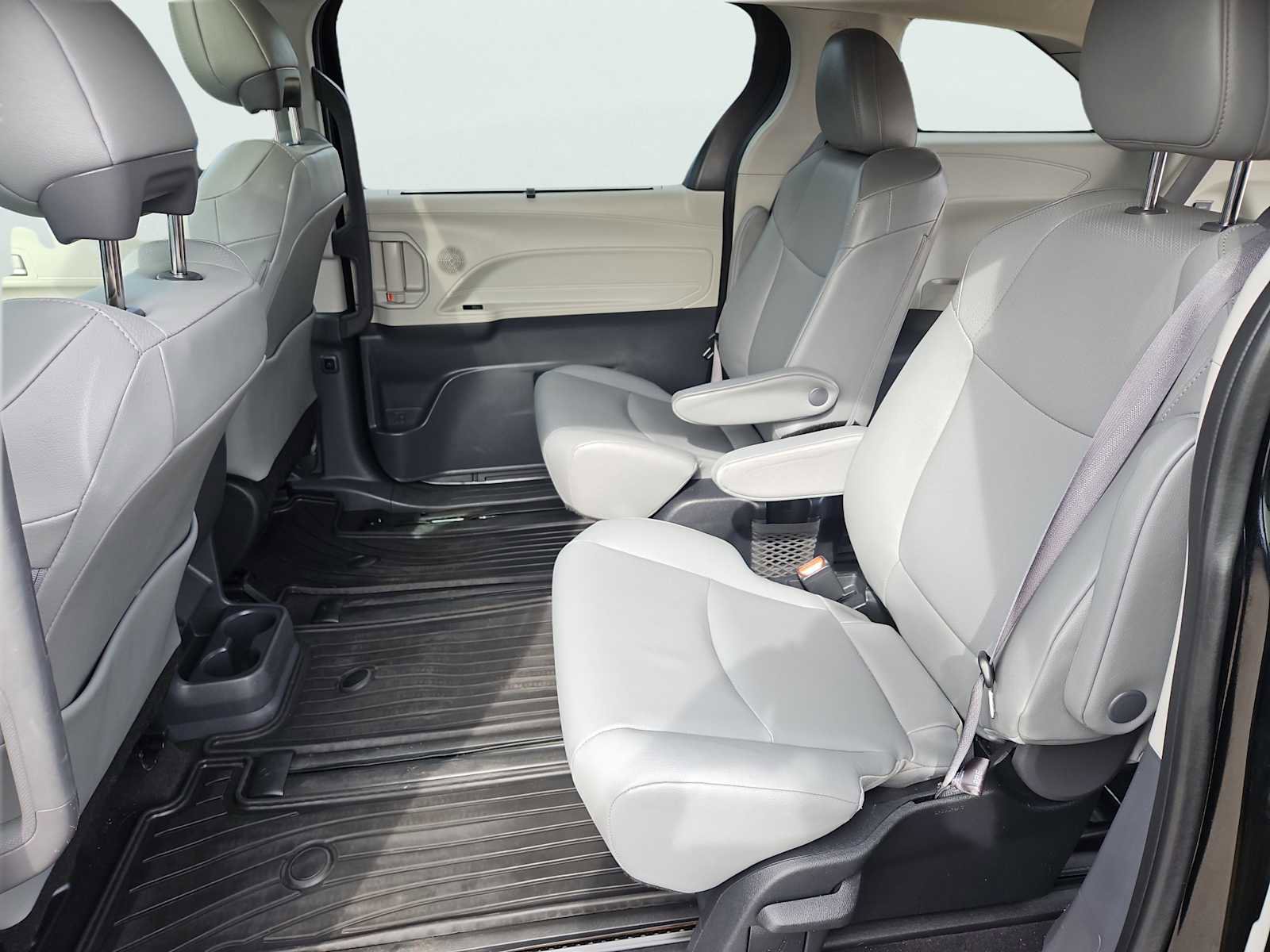 Used 2023 Toyota Sienna XLE w/ XLE Plus Package image 35