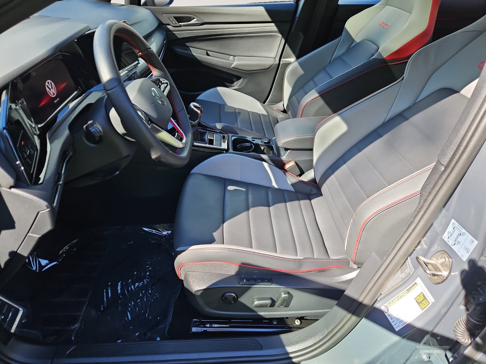 Used 2024 Volkswagen GTI SE FWD image 10
