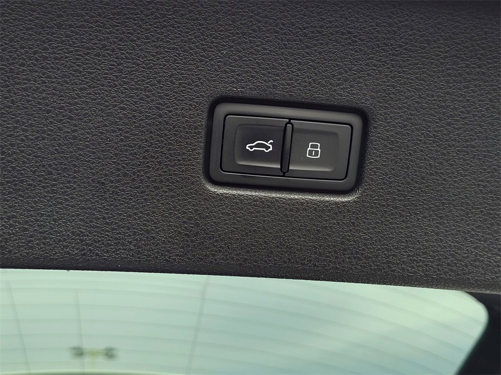 Used 2020 Audi Q8 Premium Plus image 34