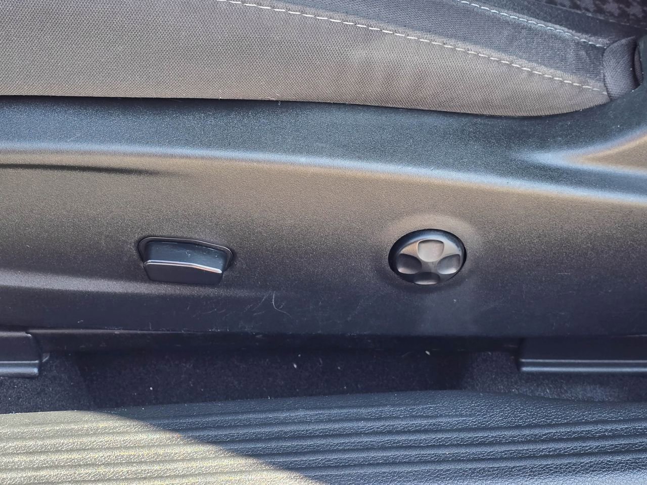 Used 2019 Dodge Challenger SXT image 15