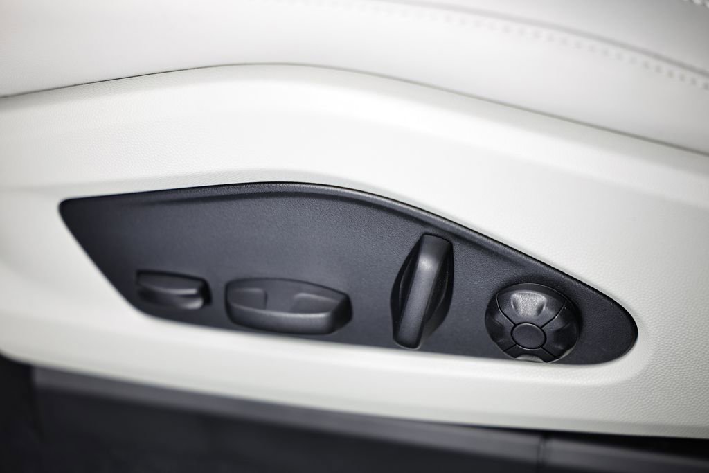 New 2026 Porsche Macan 4 Electric image 24