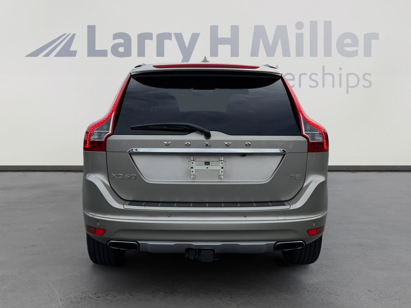 Used 2016 Volvo XC60 T5 Premier w/ Proximity Package image 4