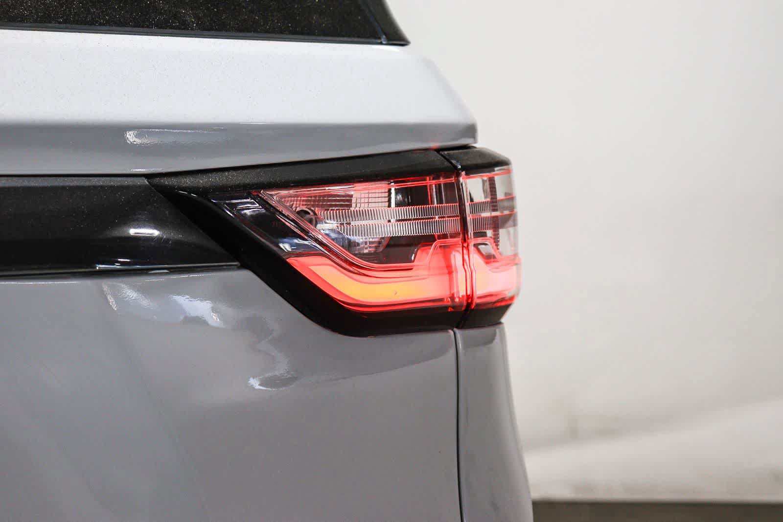 Used 2019 Chevrolet Traverse Premier w/ Redline Edition FWD image 11