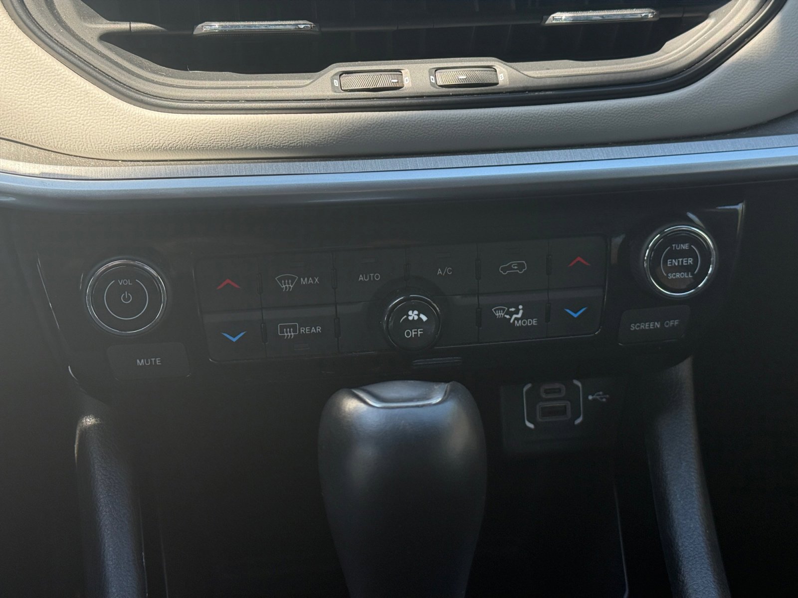 Used 2025 Jeep Compass Limited AWD/4WD image 23