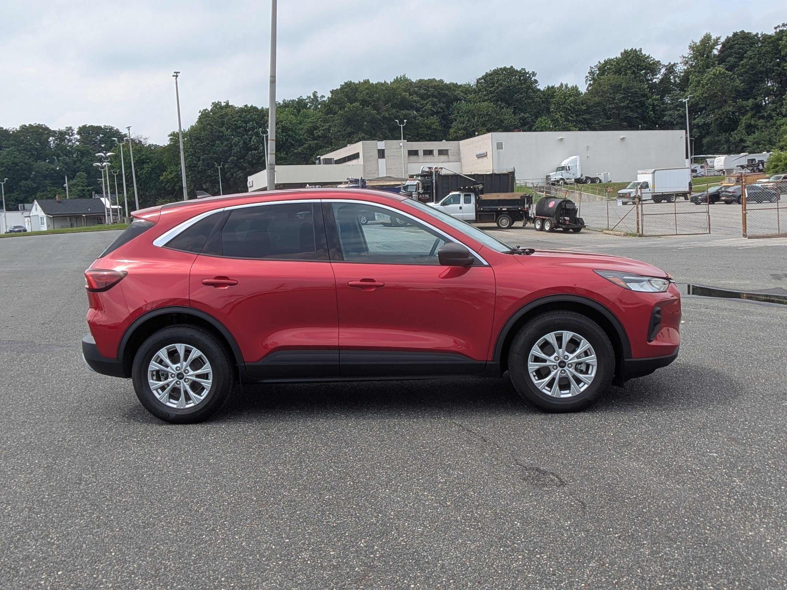 Used 2023 Ford Escape Active w/ Tech Pack #1 AWD/4WD image 10