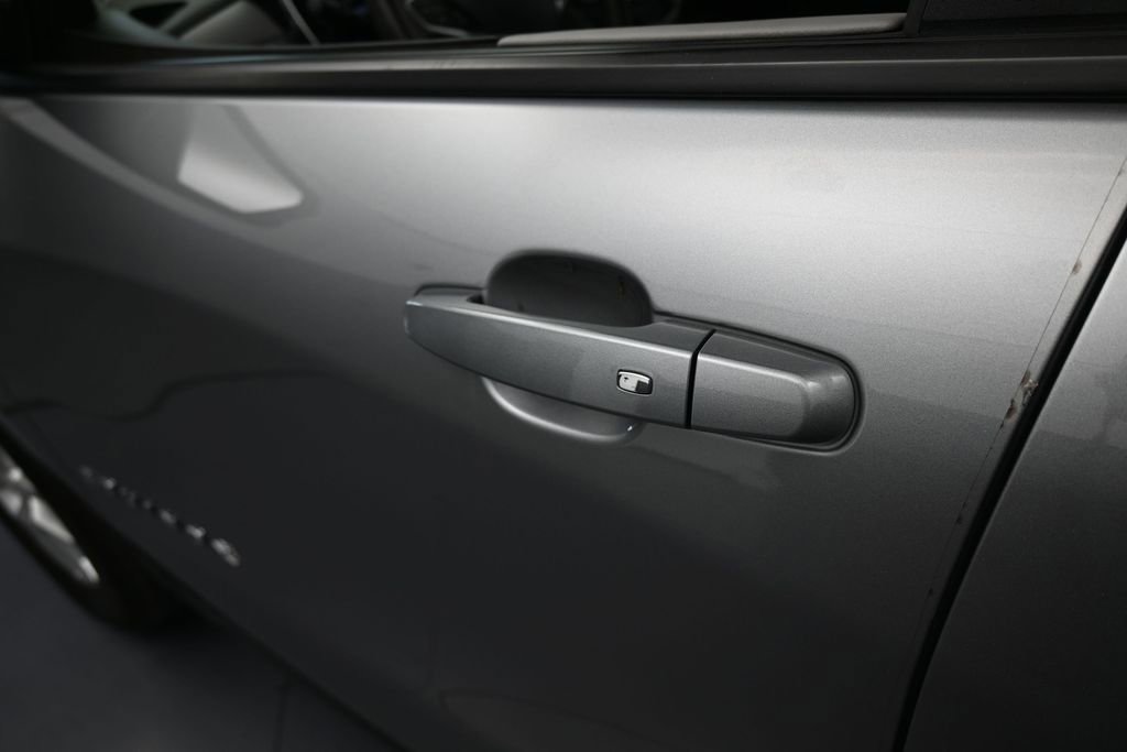 Used 2023 Chevrolet Equinox LS FWD image 32