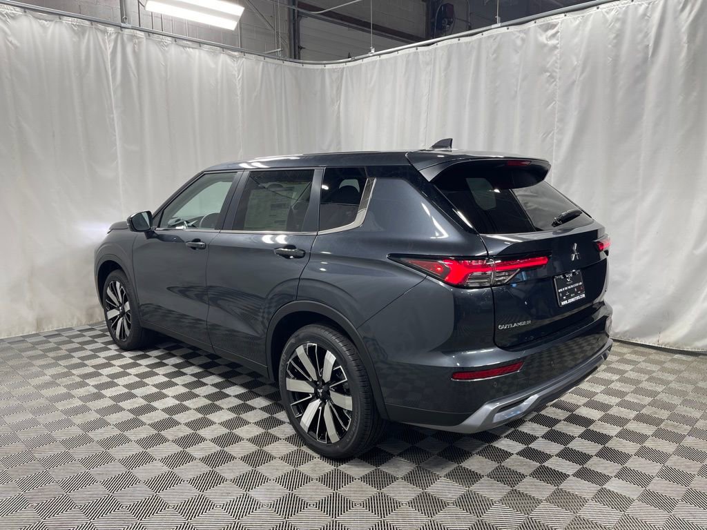 New 2025 Mitsubishi Outlander SE image 4