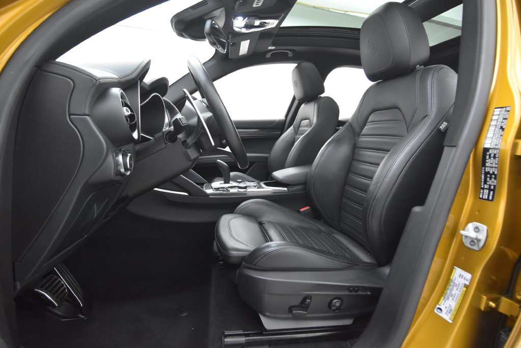 Used 2022 Alfa Romeo Stelvio Quadrifoglio w/ Active Assist Plus Package AWD/4WD image 30