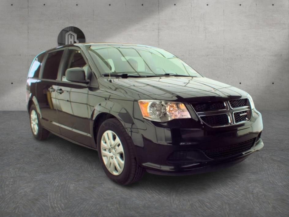 Used 2018 Dodge Grand Caravan SE FWD image 2