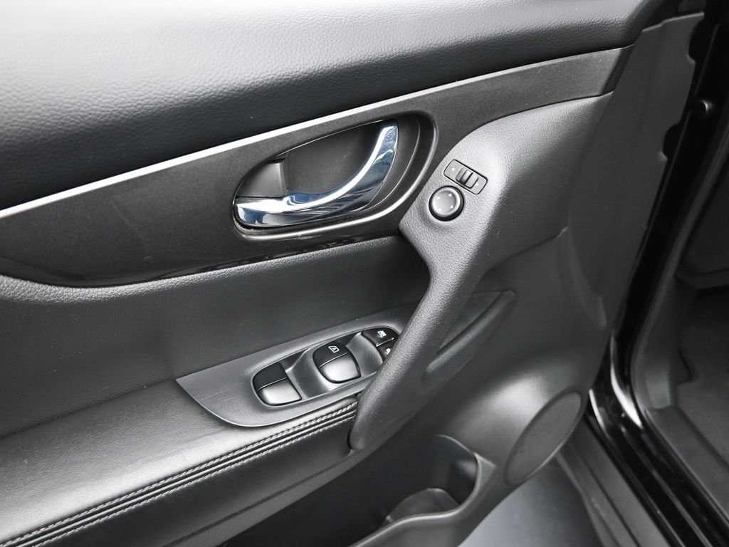 Used 2019 Nissan Rogue S w/ Special Edition Package image 10