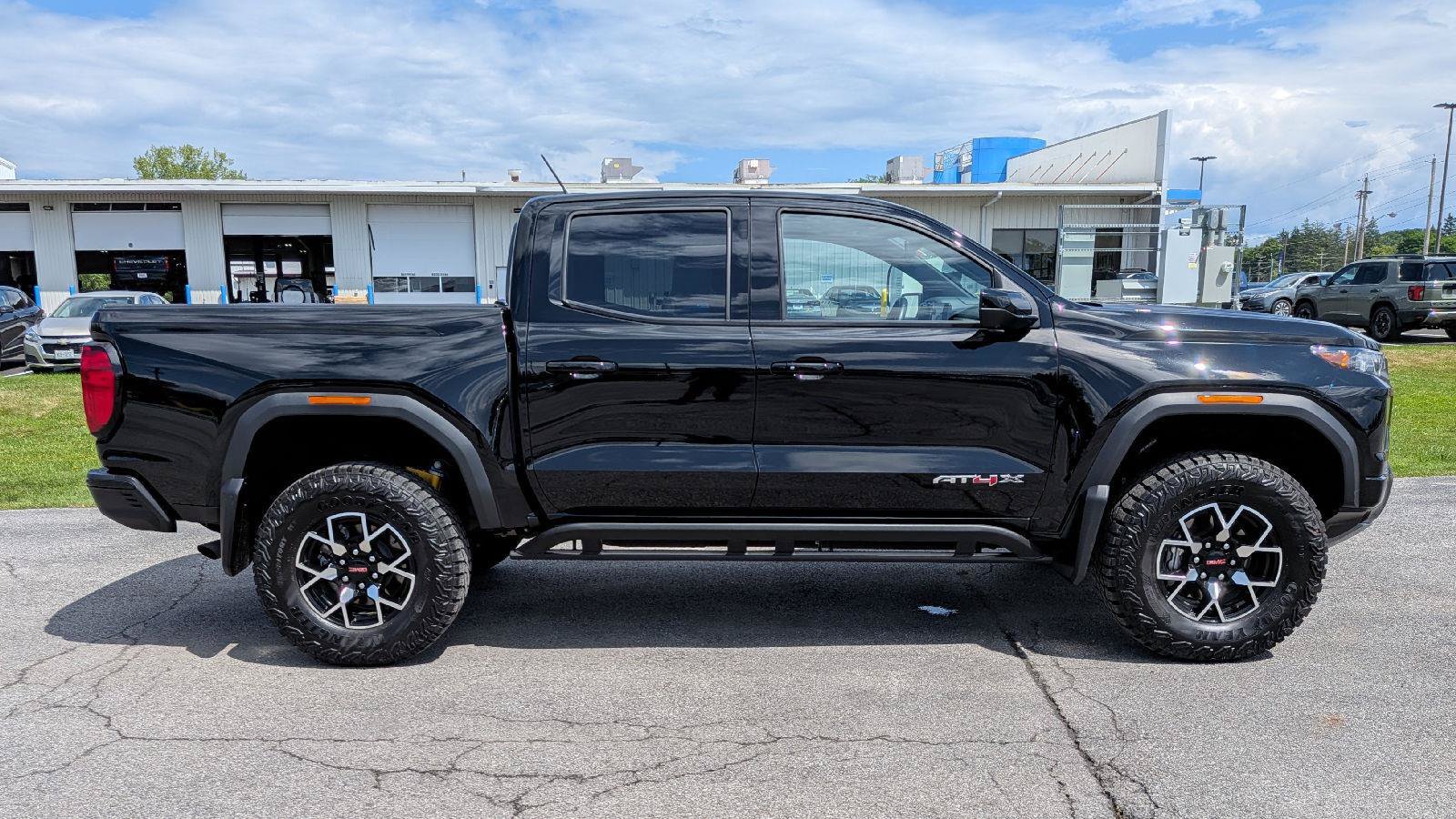 Used 2026 GMC Canyon AT4X AWD/4WD image 7