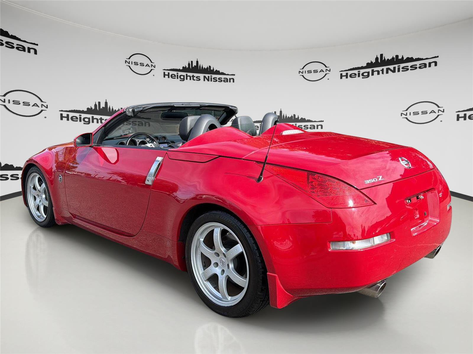 Used 2006 Nissan 350Z Touring RWD image 4