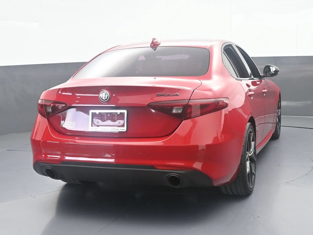 Used 2020 Alfa Romeo Giulia w/ Nero Edizione RWD image 5