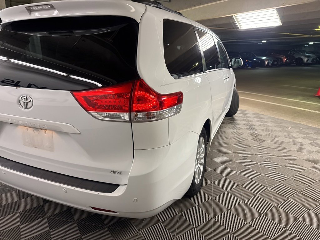Used 2012 Toyota Sienna XLE image 7