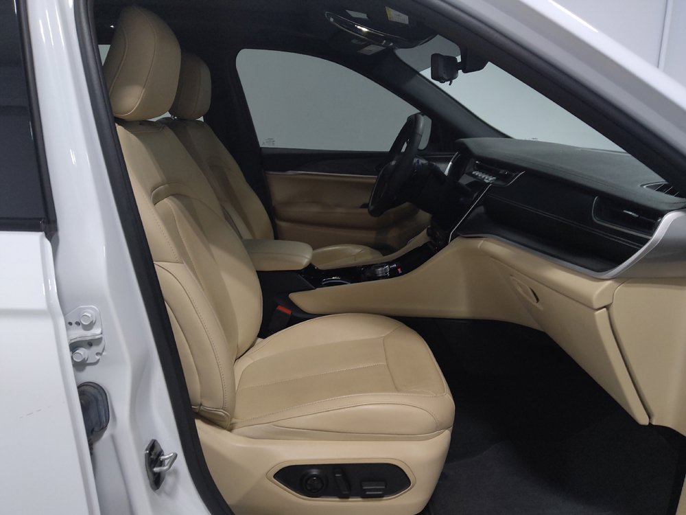 Used 2023 Jeep Grand Cherokee Limited w/ Luxury Tech Group II AWD/4WD image 21