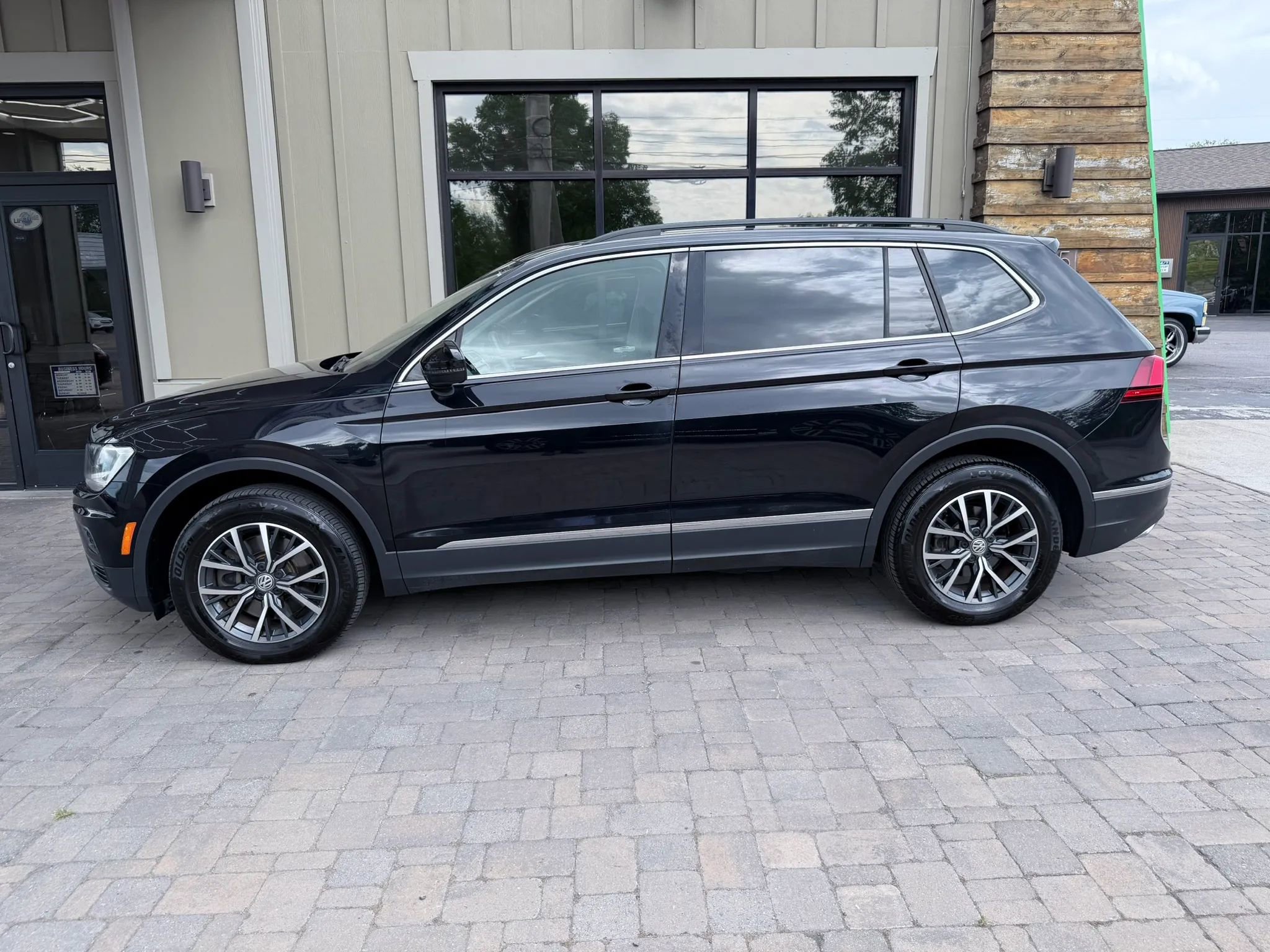 Used 2020 Volkswagen Tiguan SE w/ Panoramic Sunroof Package FWD image 42
