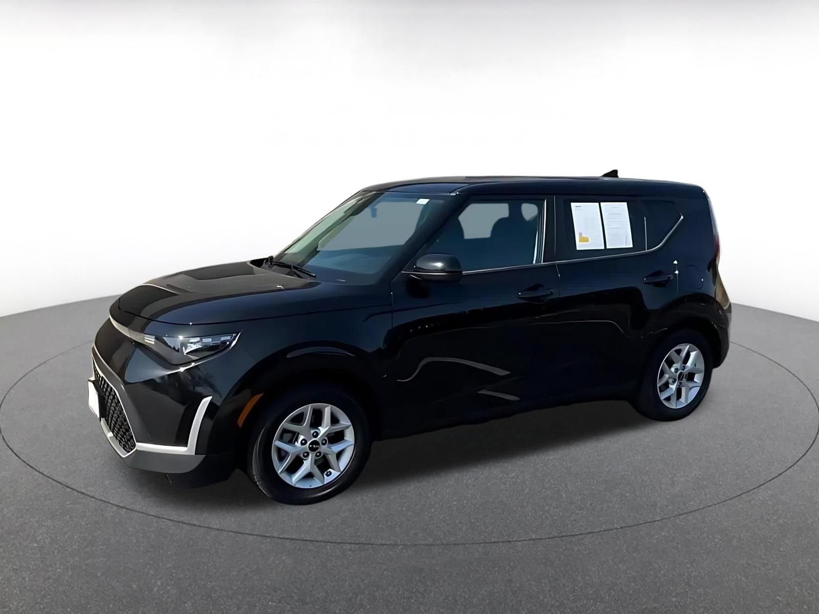 Used 2025 Kia Soul LX w/ LX Technology Package FWD image 7