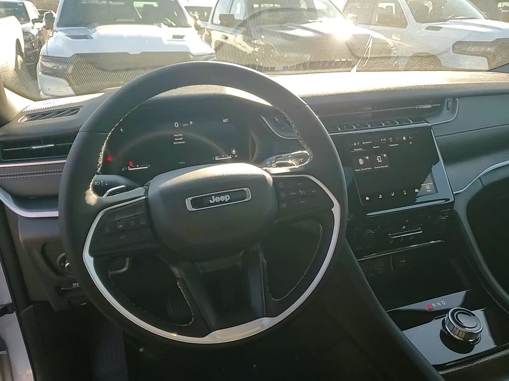 New 2025 Jeep Grand Cherokee Altitude image 19