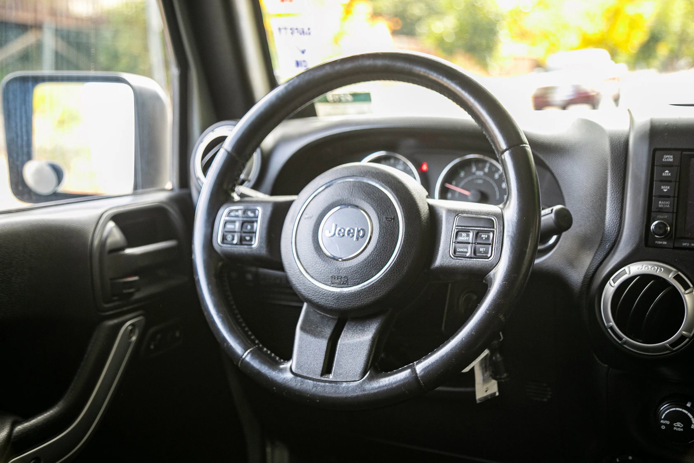 Used 2012 Jeep Wrangler Unlimited Rubicon w/ Connectivity Group image 24