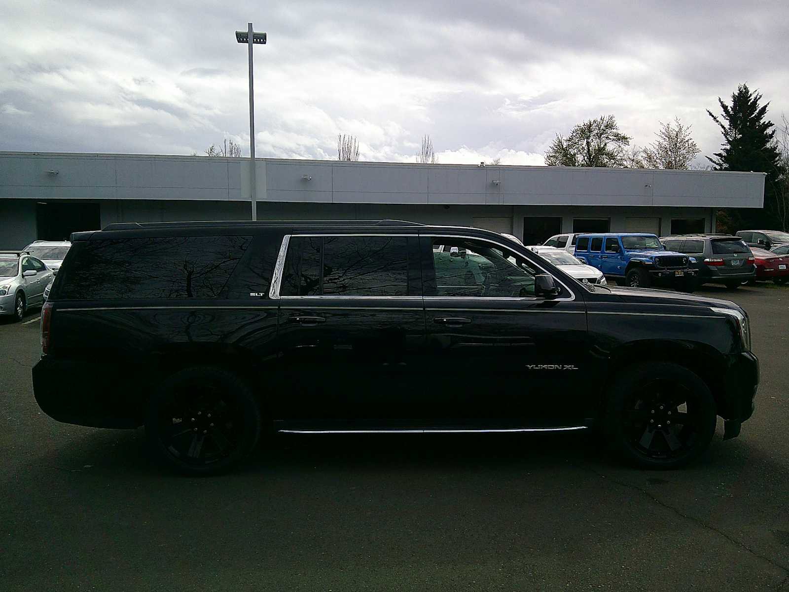 Used 2016 GMC Yukon XL SLT image 6