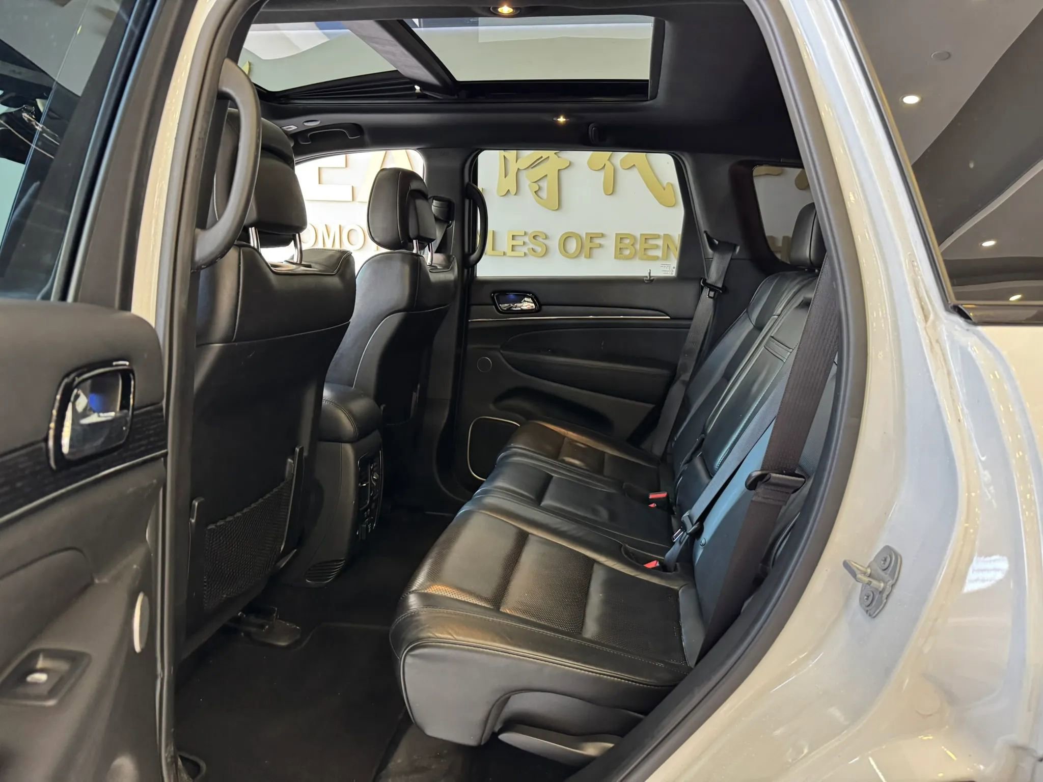 Used 2019 Jeep Grand Cherokee High Altitude AWD/4WD image 23