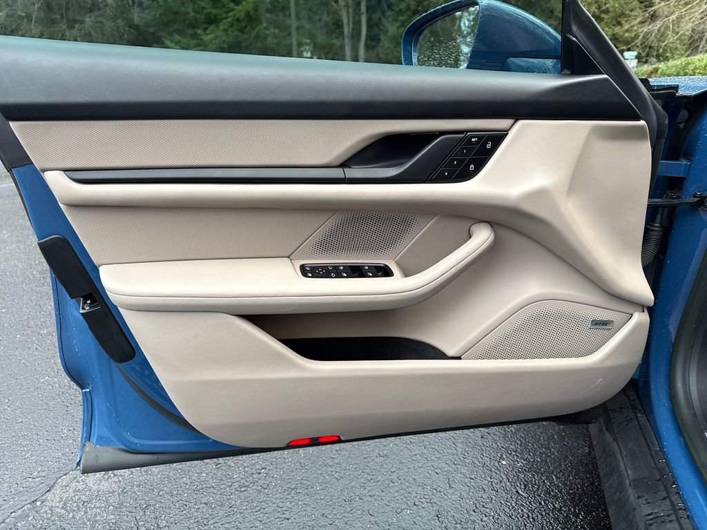 Used 2022 Porsche Taycan 4S image 16