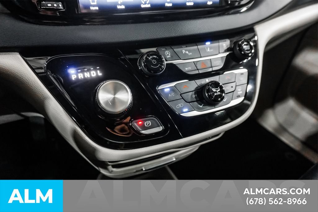 Used 2023 Chrysler Pacifica Touring-L FWD image 40