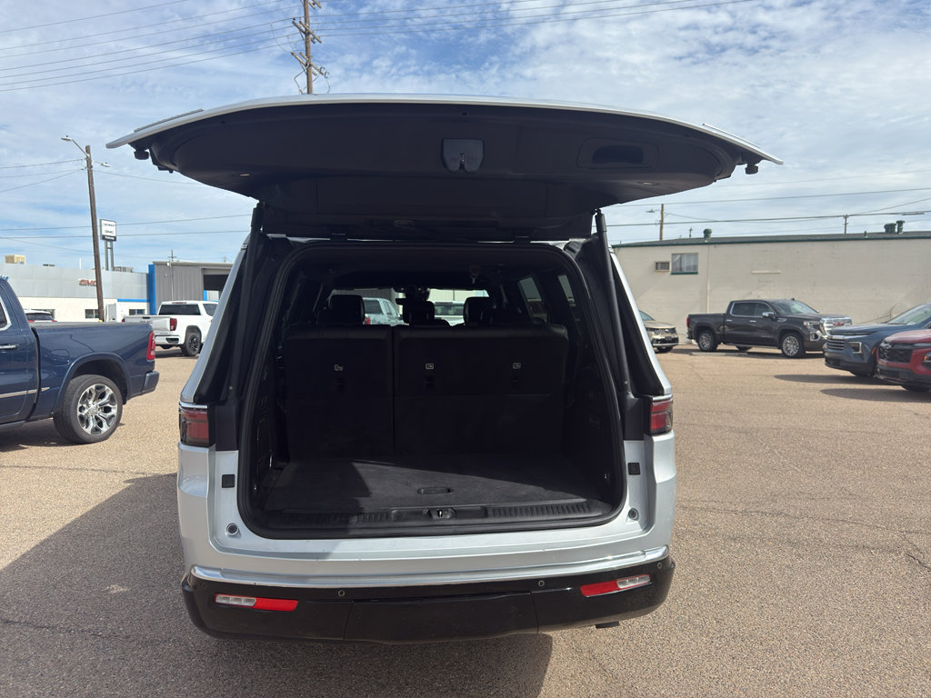 Used 2023 Jeep Wagoneer Series III w/ Preferred Equipment Group image 18