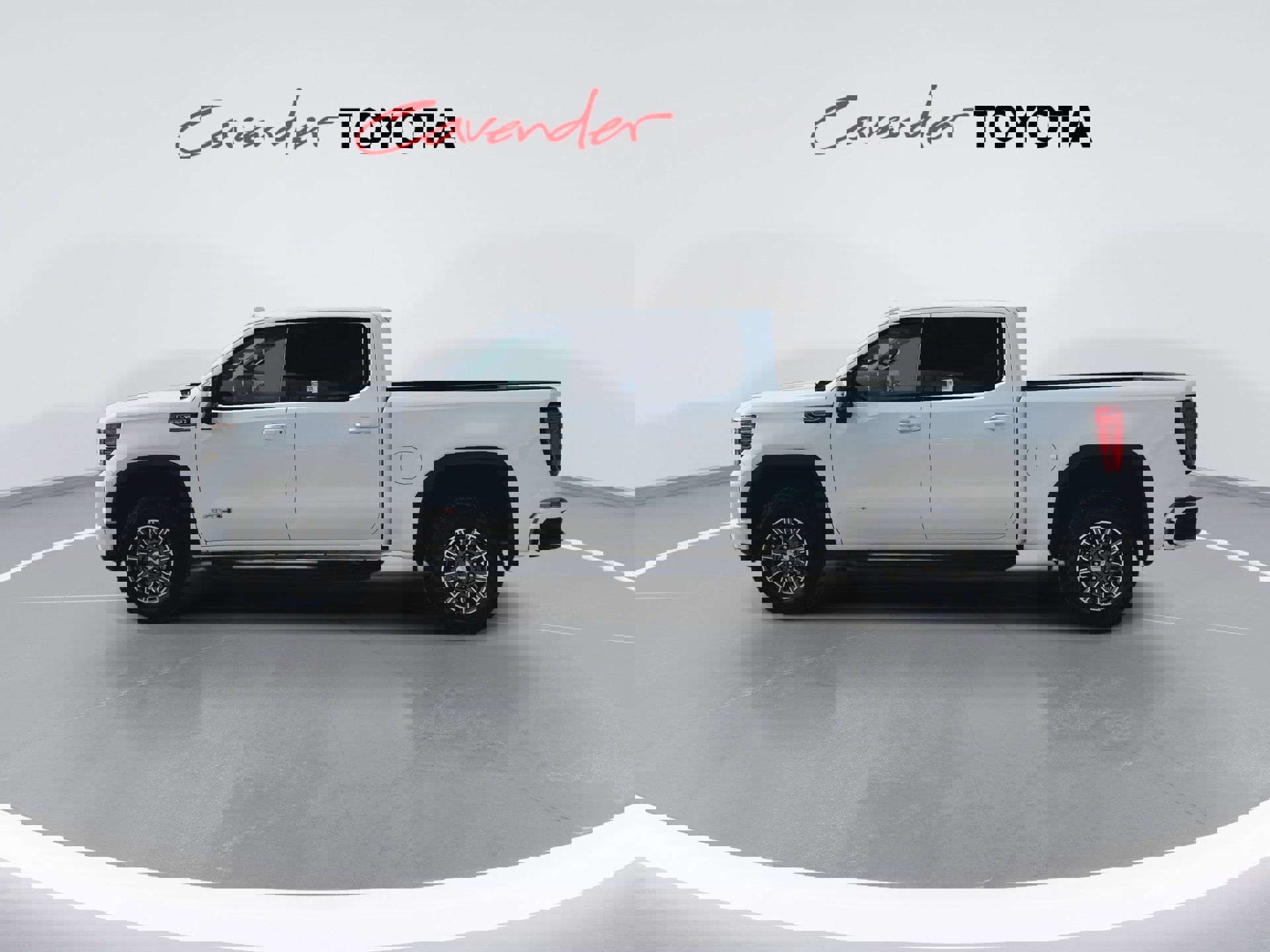 Used 2024 GMC Sierra 1500 AT4 w/ Technology Package image 5