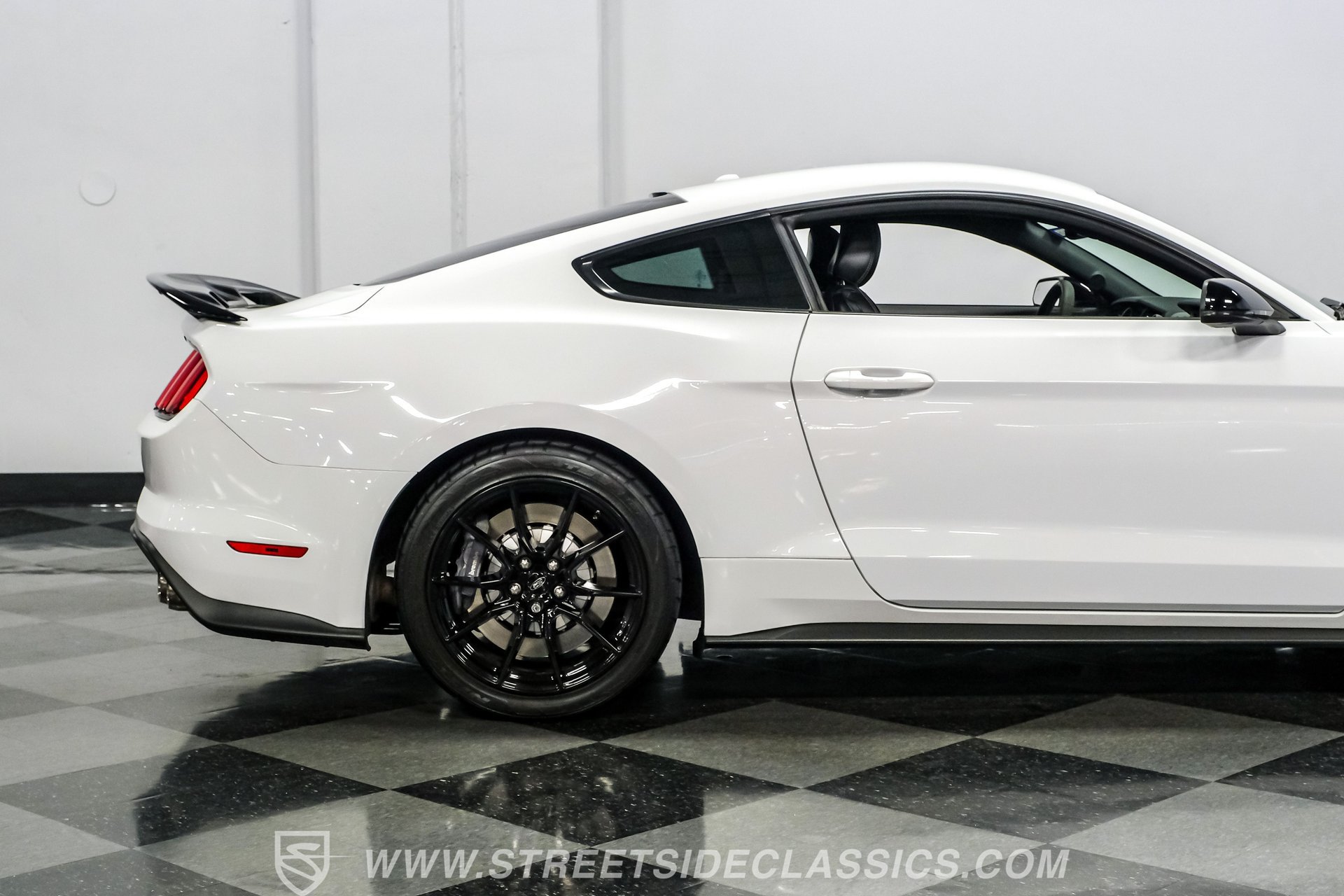 Used 2019 Ford Mustang Shelby GT350 w/ Technology Package RWD image 29