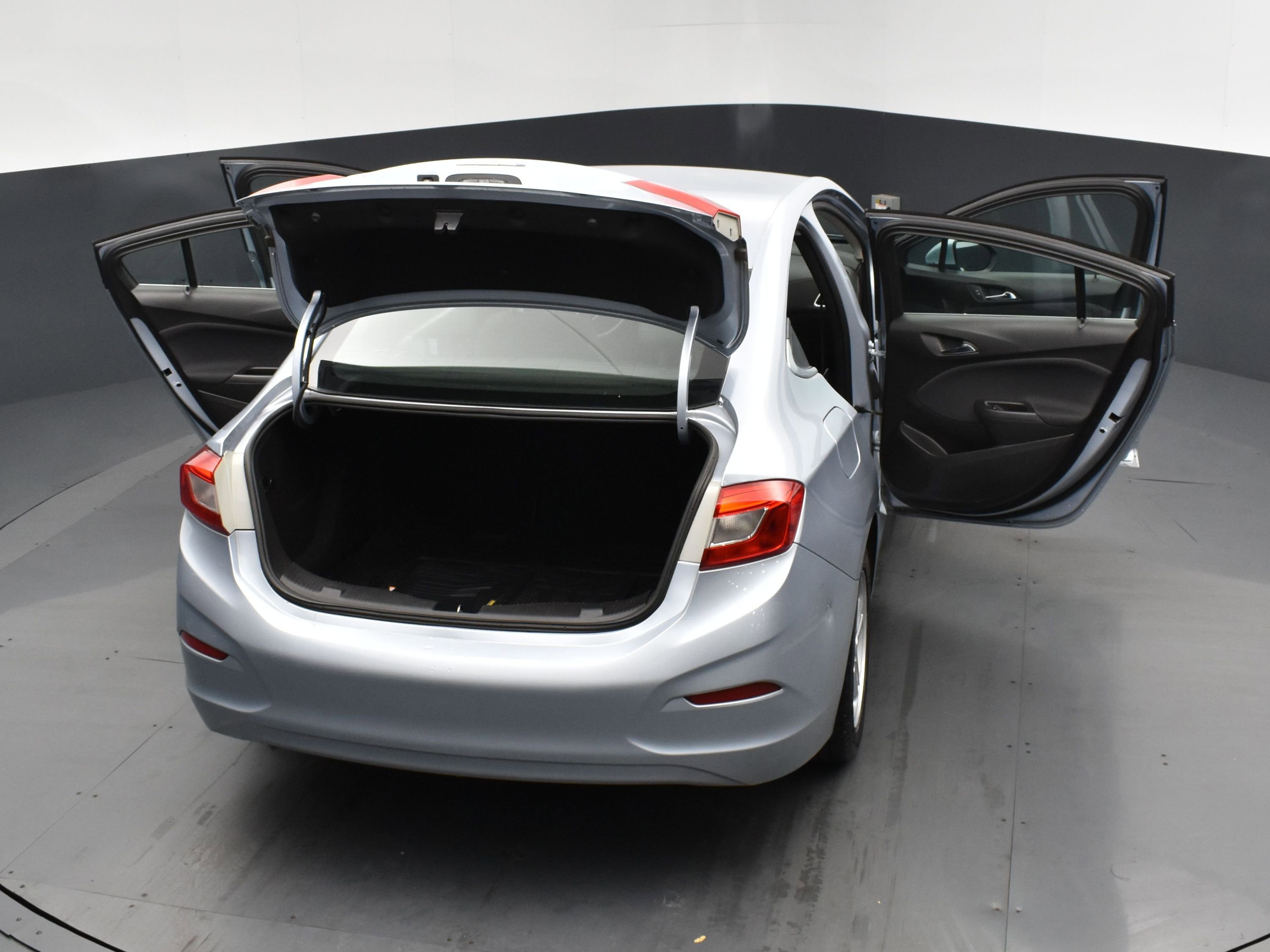 Used 2017 Chevrolet Cruze LT image 28