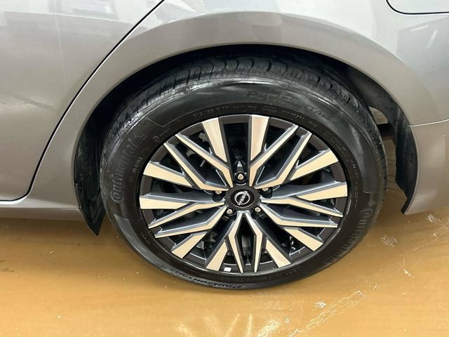 Used 2025 Nissan Altima 2.5 SV FWD image 12