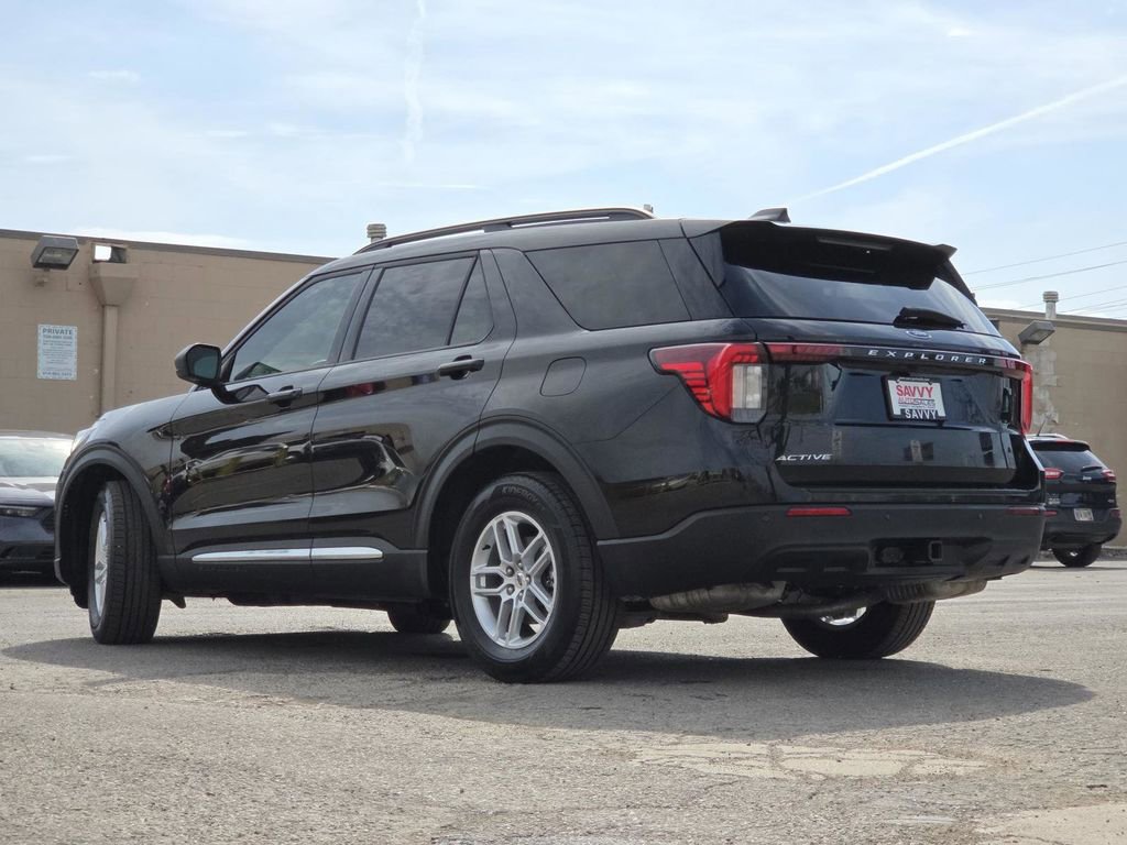 Used 2025 Ford Explorer Active RWD image 16
