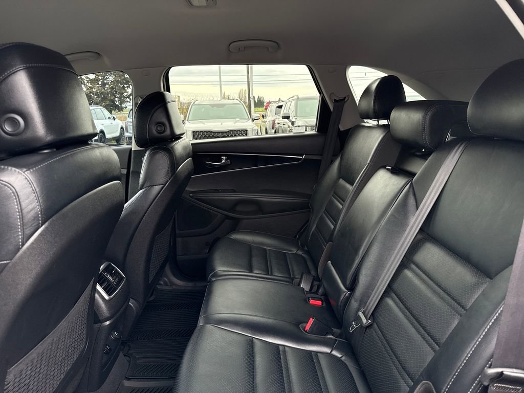 Used 2017 Kia Sorento LX w/ LX Convenience Package image 19